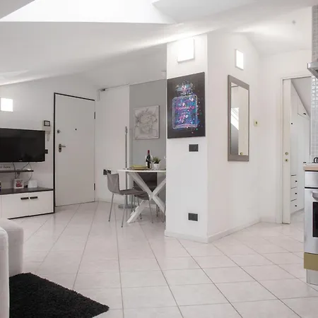 Mansarda Massimo - Intra Apartamento *